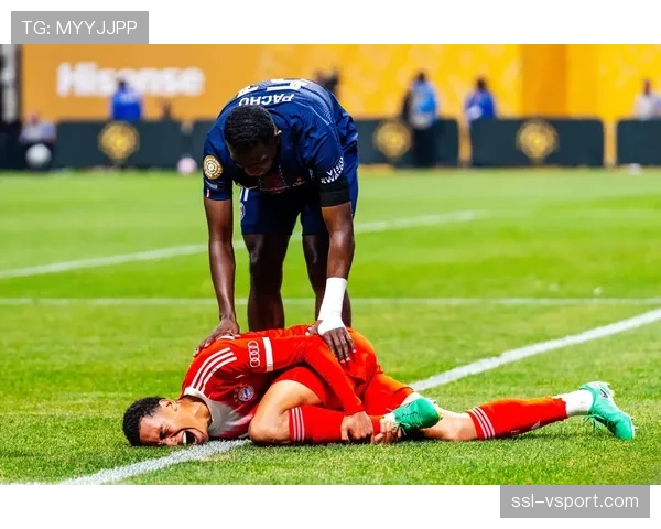 官方:拜仁慕尼黑证实穆西亚拉内收肌轻微拉伤,将缺席本轮联赛