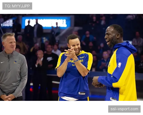 半场战报：勇士三分球20中3，落后开拓者18分，追梦格林领到两次技犯被驱逐